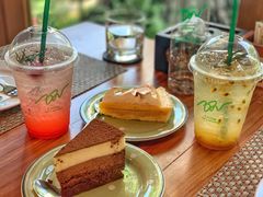 -Chom Cafe and Restaurant