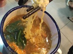 辛拉面-马路牙子烧烤音乐酒馆(望京店)