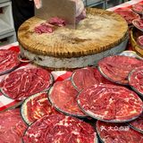 成都！老外冒雨来吃的社区火锅！现切牛肉9.9