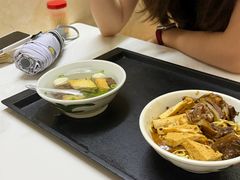 -松树干拌面店