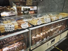 面包甜点陈列柜-闻酥园(青羊区文殊坊店)