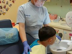 -瑞尔齿科(上海长风大悦城店)