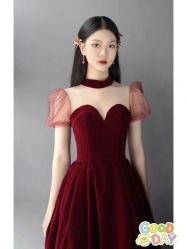 -觅白婚纱礼服馆