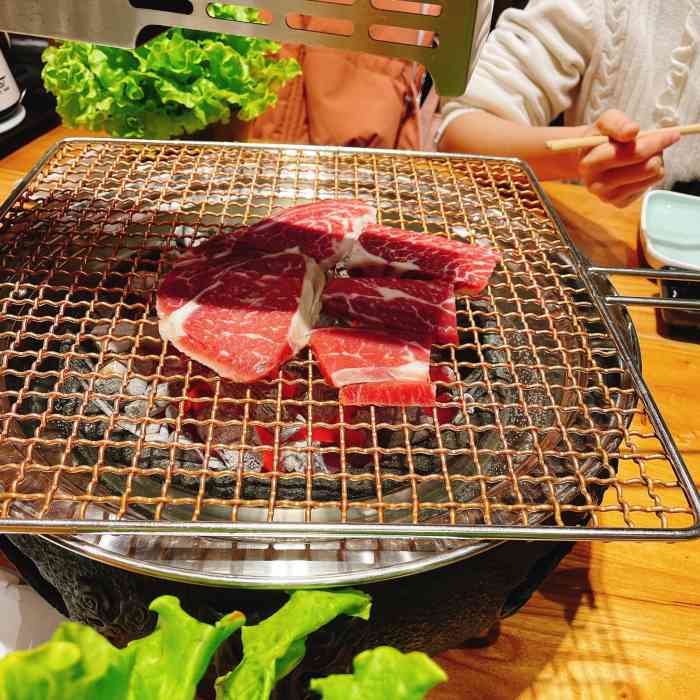 江原道和牛烤肉(怀柔店)-"门脸儿不大,11个人点了11份肉,加凉菜.