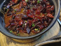 -何妹湿辣牛肉·粤式烧烤砂煲(桂雅路店)