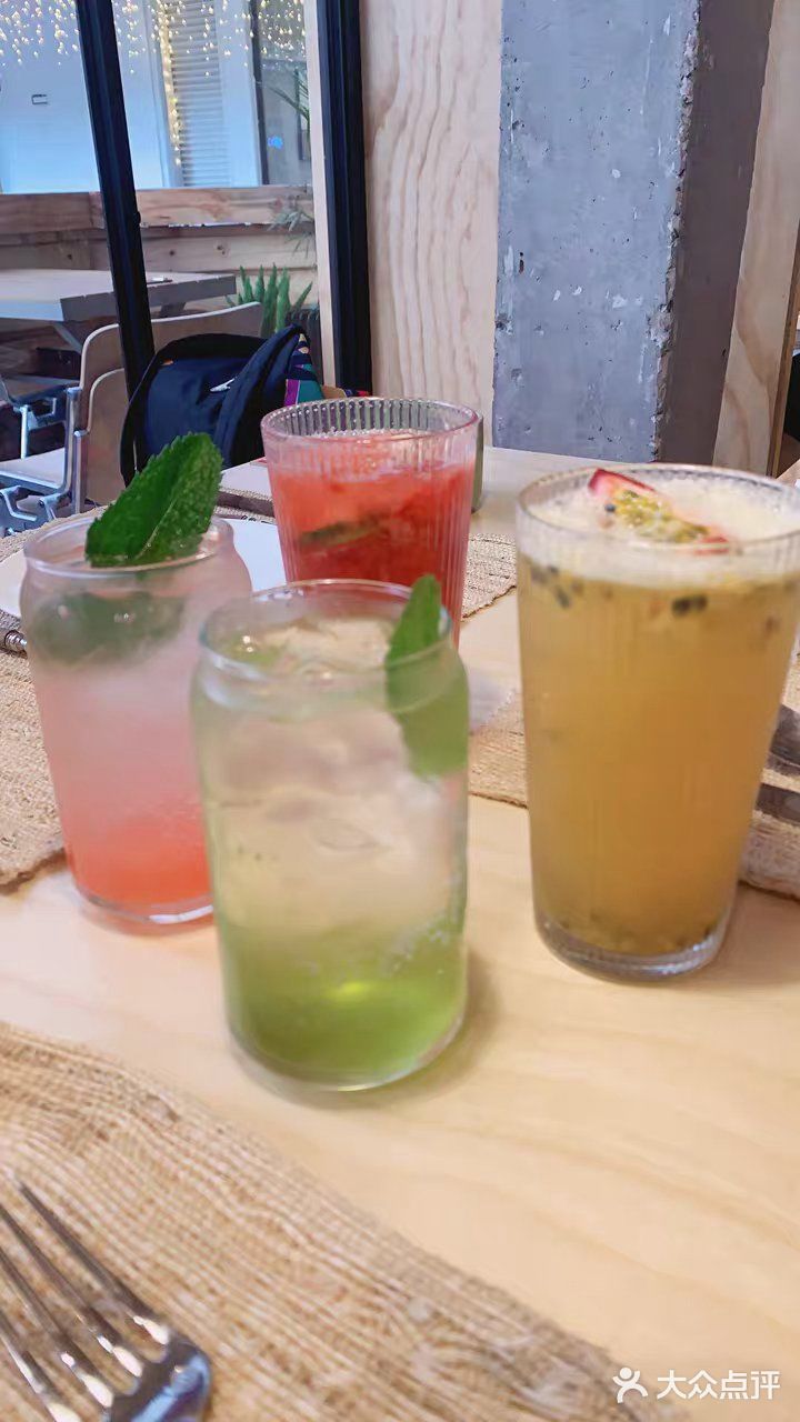 进入餐厅会有免费的奶茶可续杯,加入可可的奶茶很香醇