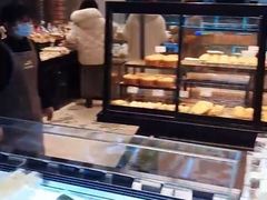 面包甜点陈列柜-皇冠幸福里动物奶油生日蛋糕(万达店)