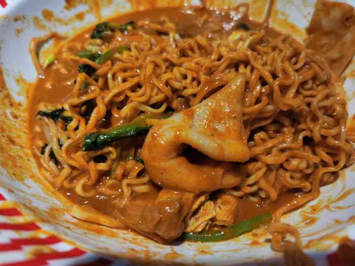 杨翔麻辣烫(高新店)-"环境不错,菜品也很全.喜欢芝麻酱的可以尝.