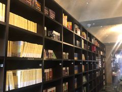 -钟书阁(松江泰晤士小镇店)