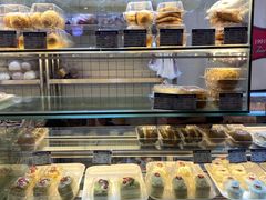 面包甜点陈列柜-白玉兰食品甜凤店(合生汇店)