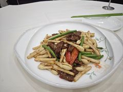 花生芽炒牛肉-坚记酒家·佛山老字号·顺德鱼生标准示范店
