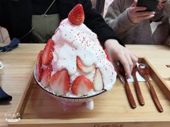 草莓生乳冰-怪物的冰与火(天虹商场中山路店)