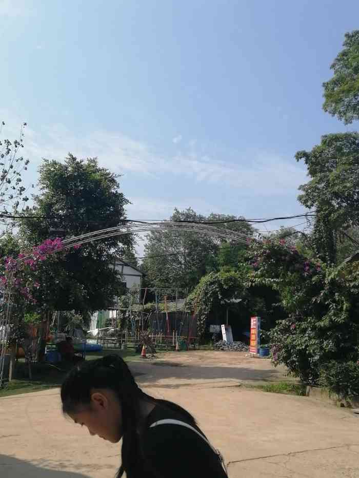 柴火鸡烤全羊(三圣乡店)-"[糖果]坐标三圣乡,白鹭湾湿地公园旁边.