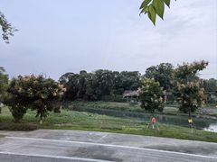 -茅草房·河畔园林火锅