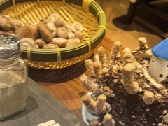 活体松香菇-捞王锅物料理(上海世茂广场店)