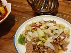 葱爆肉-清真·玛丽亚新疆菜主题餐厅(浙江中路店)