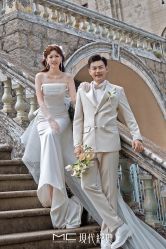-现代经典婚纱摄影