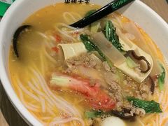 -蒙自源米线大王(东站店)