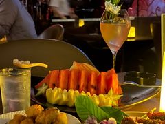 -FOUR PLAY BAR