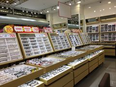 -美式眼镜·授权蔡司.依视路.尼康.豪雅.明月(人民广场店)