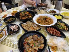 芹菜炒腊肠-铭副琦食·虾蟹烩馆(渔人码头店)