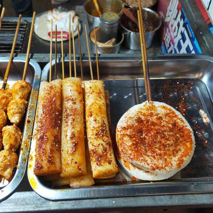 董老大特色煎饼卷面筋-"下了班又来吃董老大,馋猫的我就是抵不过烤.