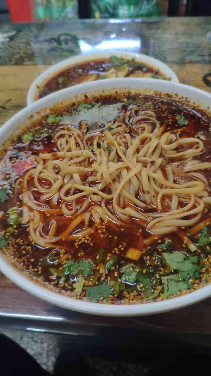 来一碗麻辣面-"「老四川麻辣面」鲜香麻辣,但是味道其实并.