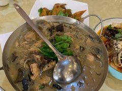 小鸡炖蘑菇-鹤乡东北菜(崮山路店)
