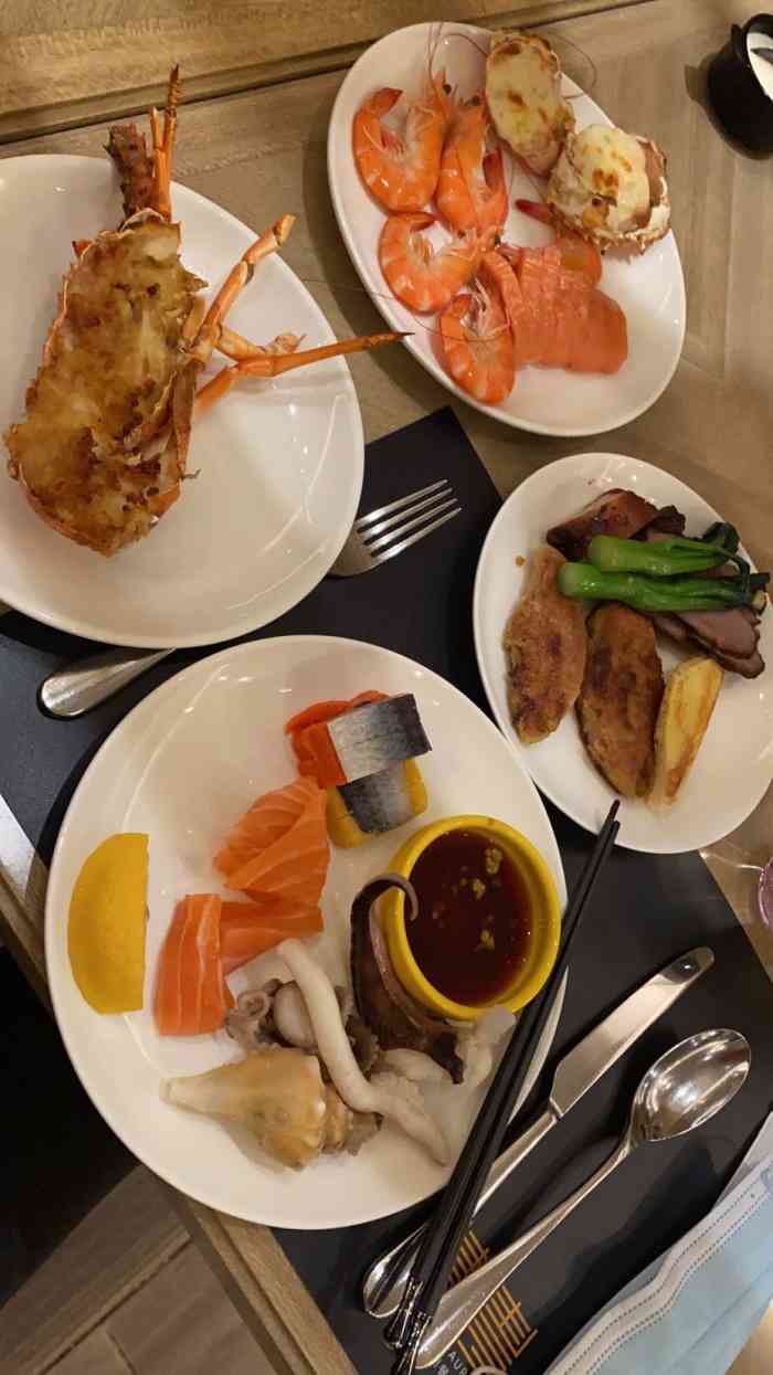 东城国际酒店丰全日餐厅-"妹妹生日请我们来吃自助餐,位于酒店一楼,.