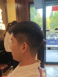 -东方先生国潮男士理发馆