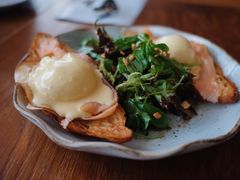 熏三文鱼班尼迪克蛋-ROAST coffee & eatery