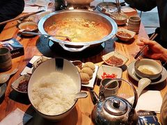 -野山舂·贵州现舂酸汤火锅(鸿通城店)