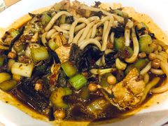 野蘑菇鸡肉炒米粉-疆Jiang·新疆秘制料理
