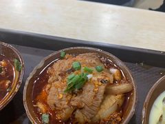 -董哥山城碗碗香(美专校街店)