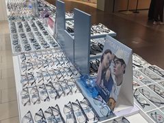 -美式眼镜·授权蔡司.依视路.尼康.豪雅.明月(南翔印象城店)