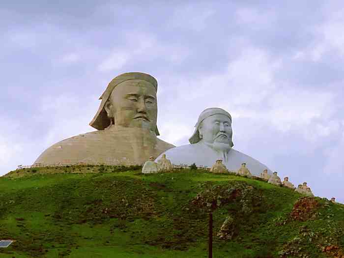 可汗山景区-"可汗山真的是雄伟壮观,上面的是,成吉思汗.