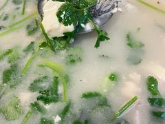 芫茜鱼头豆腐汤-蒸坊黄鳝饭(骏丰大厦店)