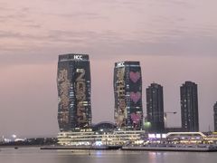 -万绿园