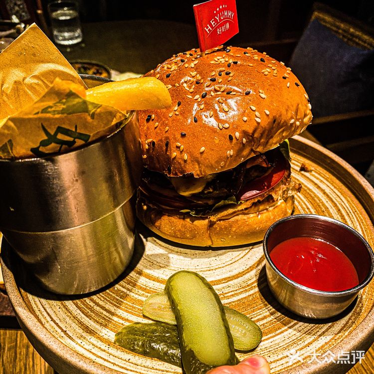 好时镇美式烤肉嘉兴西餐厅天花板