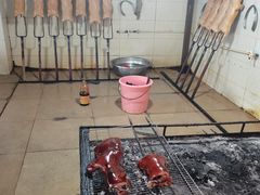 -黄记四更烤乳猪店