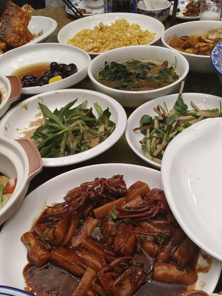 珍珠饭店-"服务态度超级差,吃饭上菜先热菜后冷菜,桌.