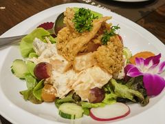 -Chom Cafe and Restaurant