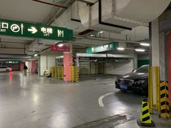 -上海喜玛拉雅酒店-停车场