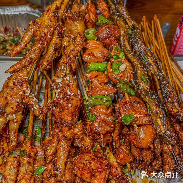 全国的烧烤都卷起来了 吃货的世界唯有美食不可辜负