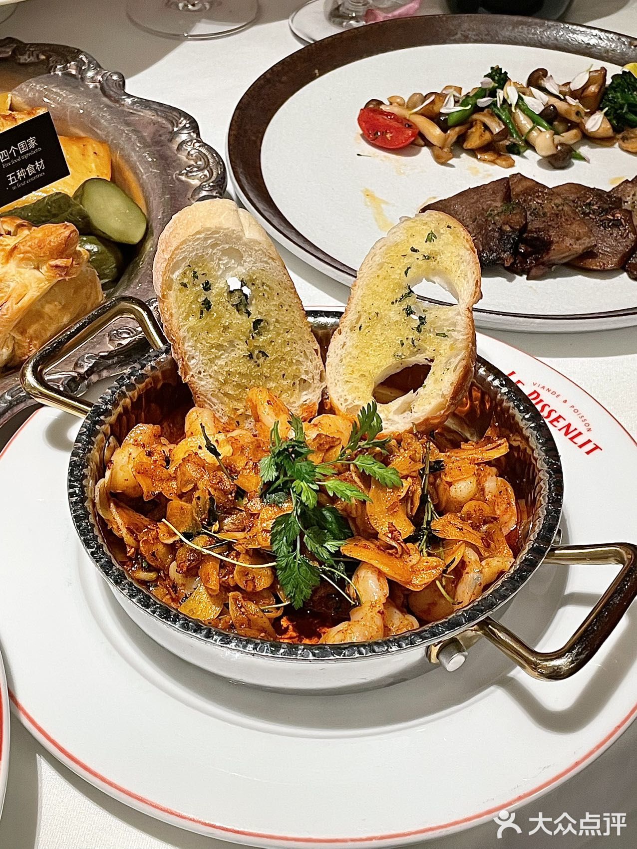 这家西餐厅的圣诞氛围浓度达到了1000%