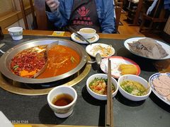 -沸炉重庆老火锅(军事博物馆店)