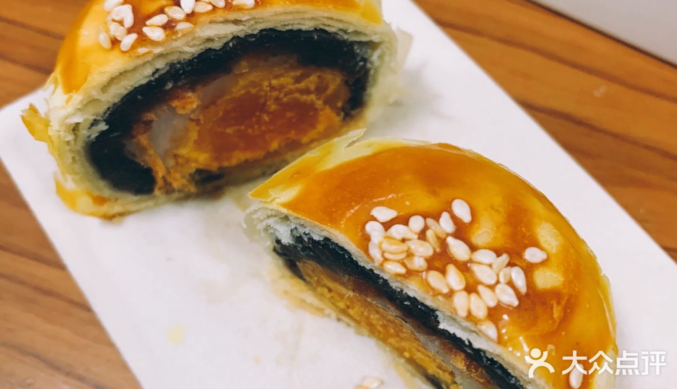 【馅中馅蛋黄酥】一盒四个，一个70克