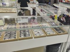 -美式眼镜·授权蔡司.依视路.尼康.豪雅.明月(人民广场店)