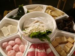 -鸡遇虾煲干锅火锅(小寨金莎店)