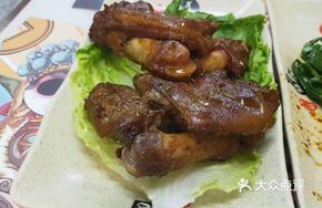 Spicy Braised and Roasted Pig Trotters